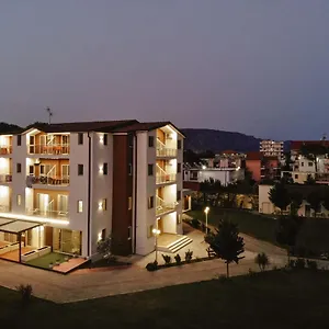 Hotel Kompleksi Royal, Velipoje