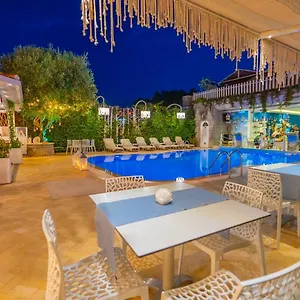 Hotel Valz, Velipoje