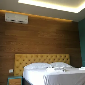 Hotel Airen, Velipoje